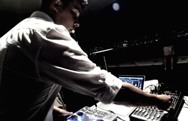 DJ Lee – Entertainment Bureau – Book Sydney Based Wedding and Event DJs