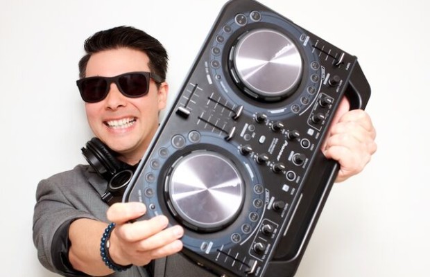 DJ Lee – Entertainment Bureau – Book Sydney Based Wedding and Event DJs